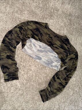 Camo Ultra Cropped Long Sleeve Sweater Top